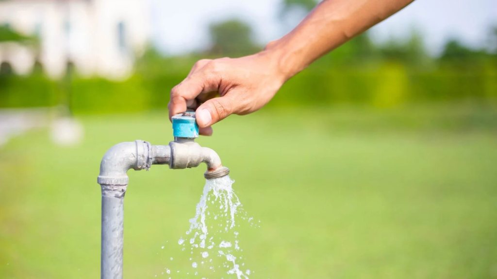 How to Turn Off the Water to Your&nbsp;House